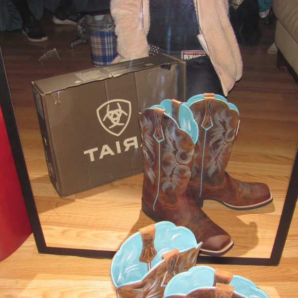 Boots - Picture 3 of 3